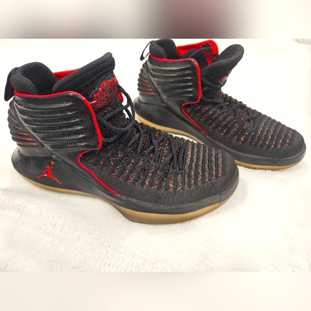 Nike Boys Air Jordan 32 'BANNED' Size 6.5Y With COA